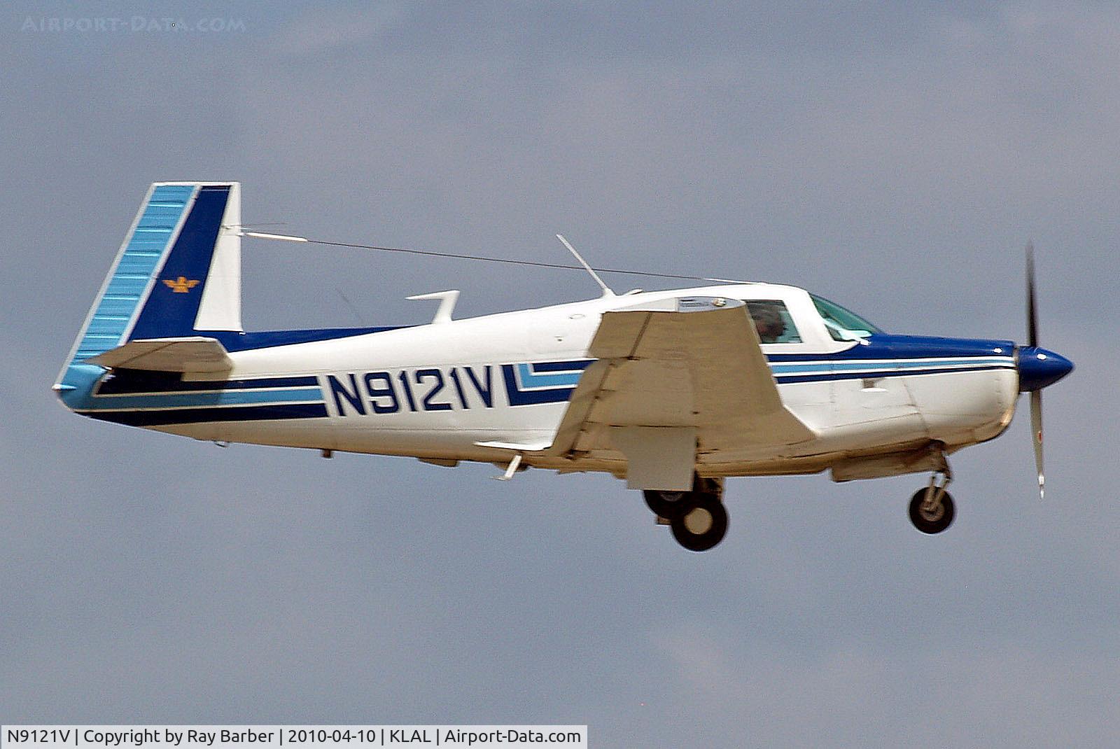 N9121V, 1969 Mooney M20F Executive C/N 690029, N9121V   Mooney M.20F Executive 21 [690029] Lakeland-Linder~N 14/04/2010