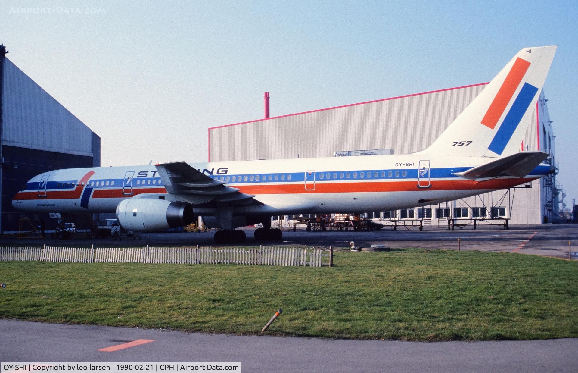 OY-SHI, 1988 Boeing 757-27B C/N 24137, Copenhagen 21.2.1990