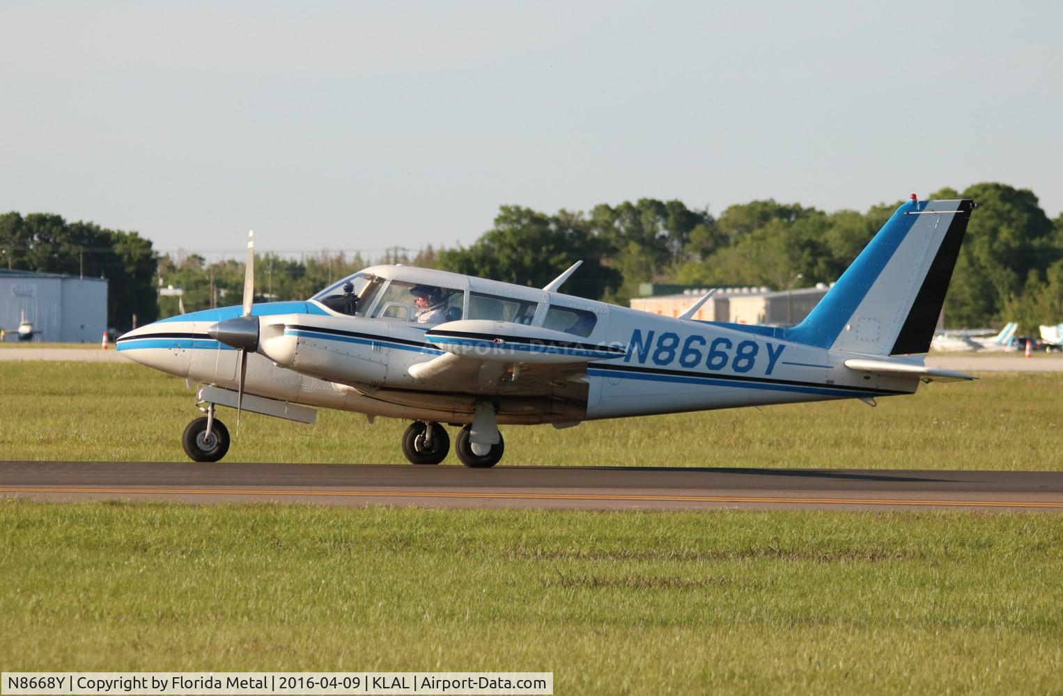 N8668Y, 1969 Piper PA-30 Twin Comanche C/N 30-1810, PA-30