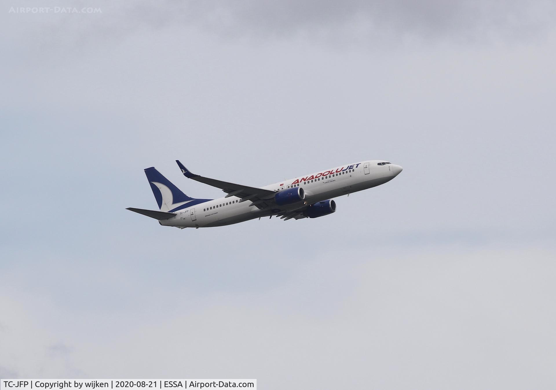 TC-JFP, 1999 Boeing 737-8F2 C/N 29778/349, RWY 19R