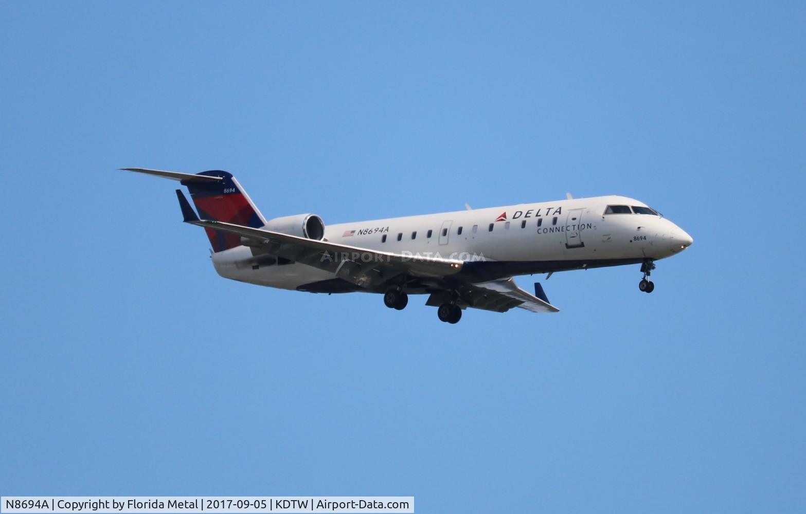 N8694A, 2002 Canadair CRJ-200 (CL-600-2B19) C/N 7694, Endeavor CR2