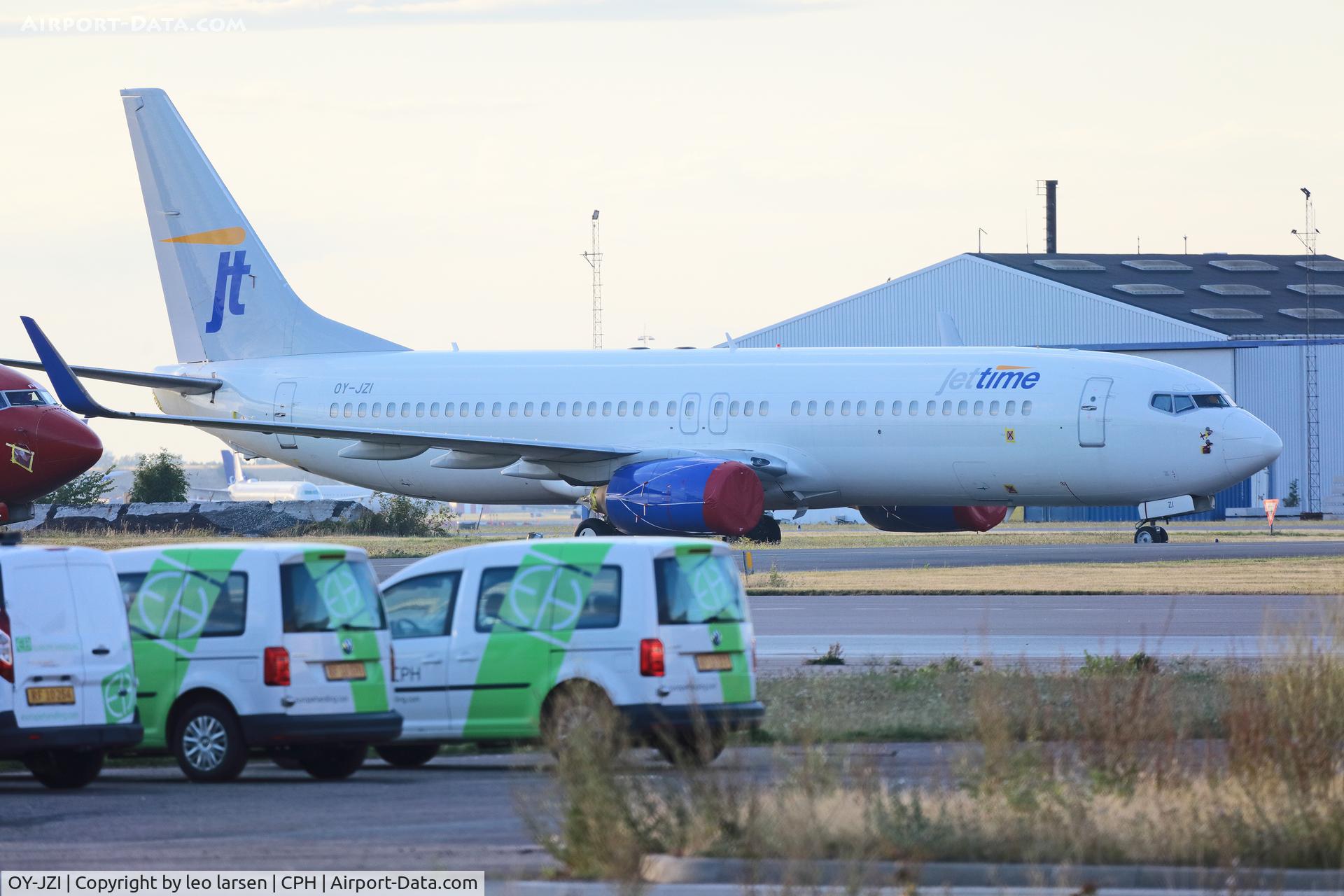 OY-JZI, 2002 Boeing 737-83N C/N 30643, Copenhagen 21.8.2020.Jet Time went bankrupt 21.7.2020