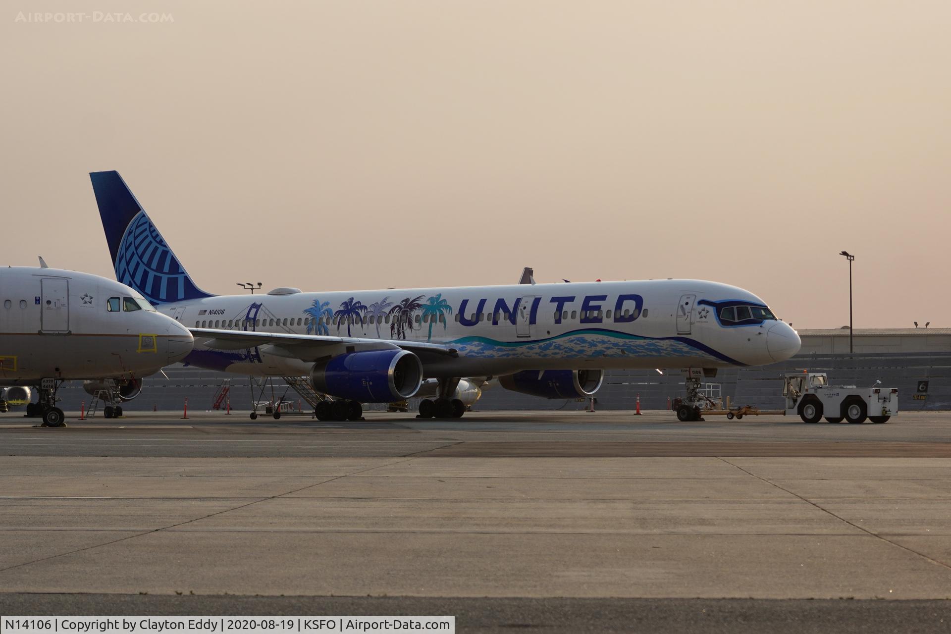 N14106, 1994 Boeing 757-224 C/N 27296, Smokey skies from wild fires. SFO. August 2020.