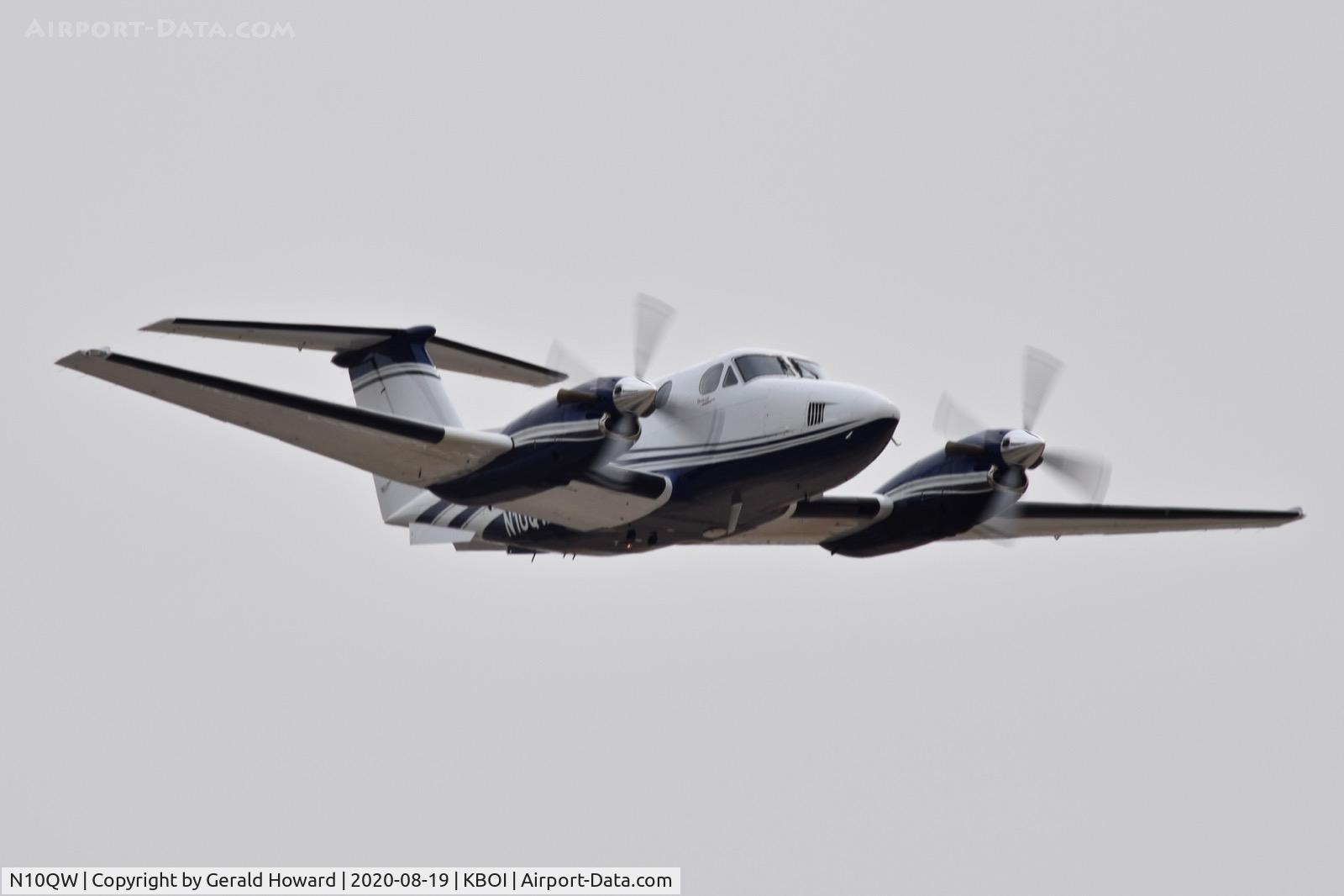 N10QW, Raytheon Aircraft Company B200 C/N BB-1846, Take off from 28R.
