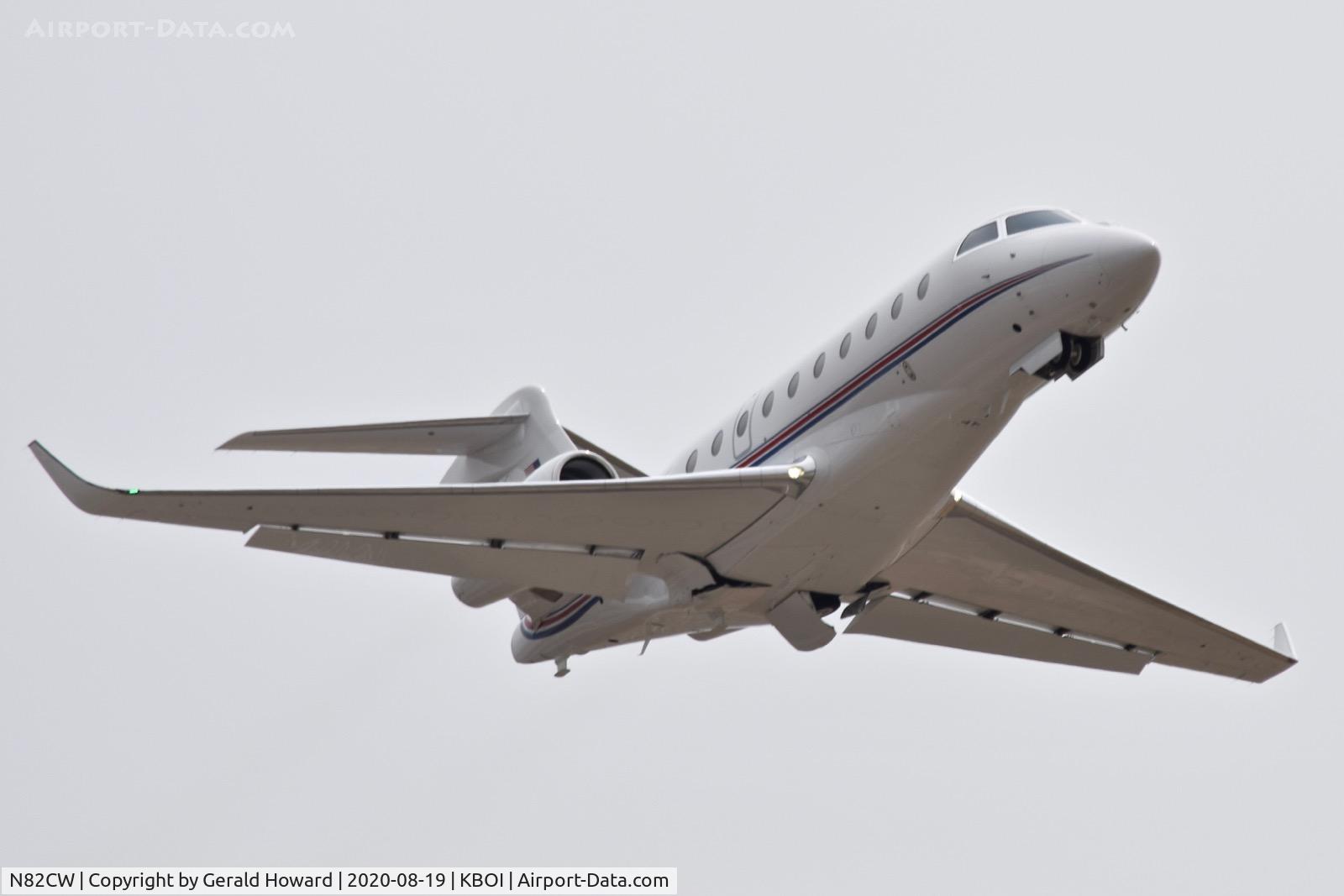 N82CW, 2005 Gulfstream Aerospace G-IV (G350) C/N 4019, Take off from 28R.