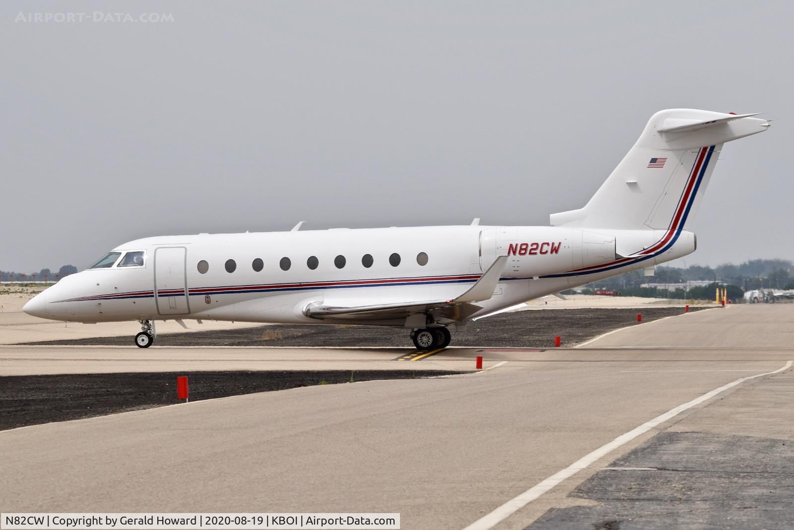 N82CW, 2005 Gulfstream Aerospace G-IV (G350) C/N 4019, Taxiing off north GA ramp.