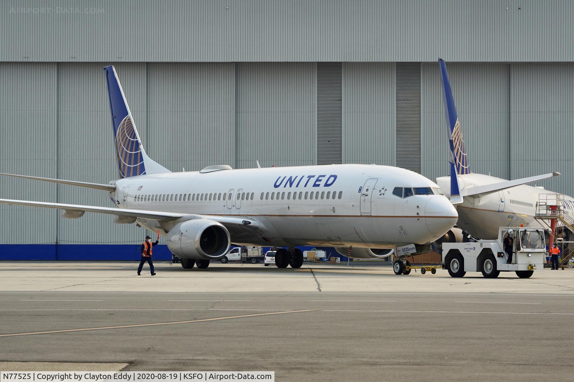 N77525, 2010 Boeing 737-824 C/N 31659, SFO 2020.