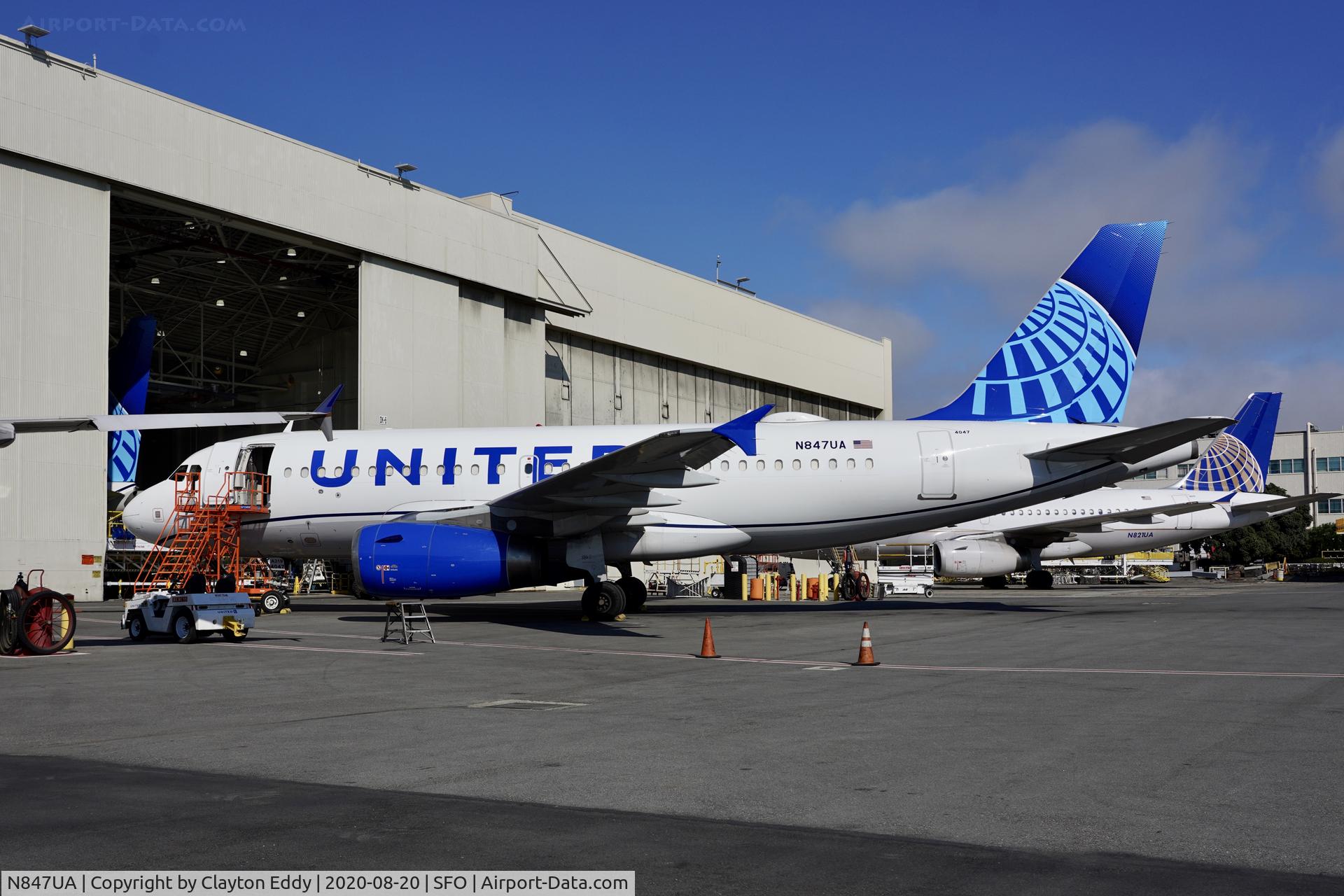 N847UA, 2001 Airbus A319-131 C/N 1627, SFO 2020.