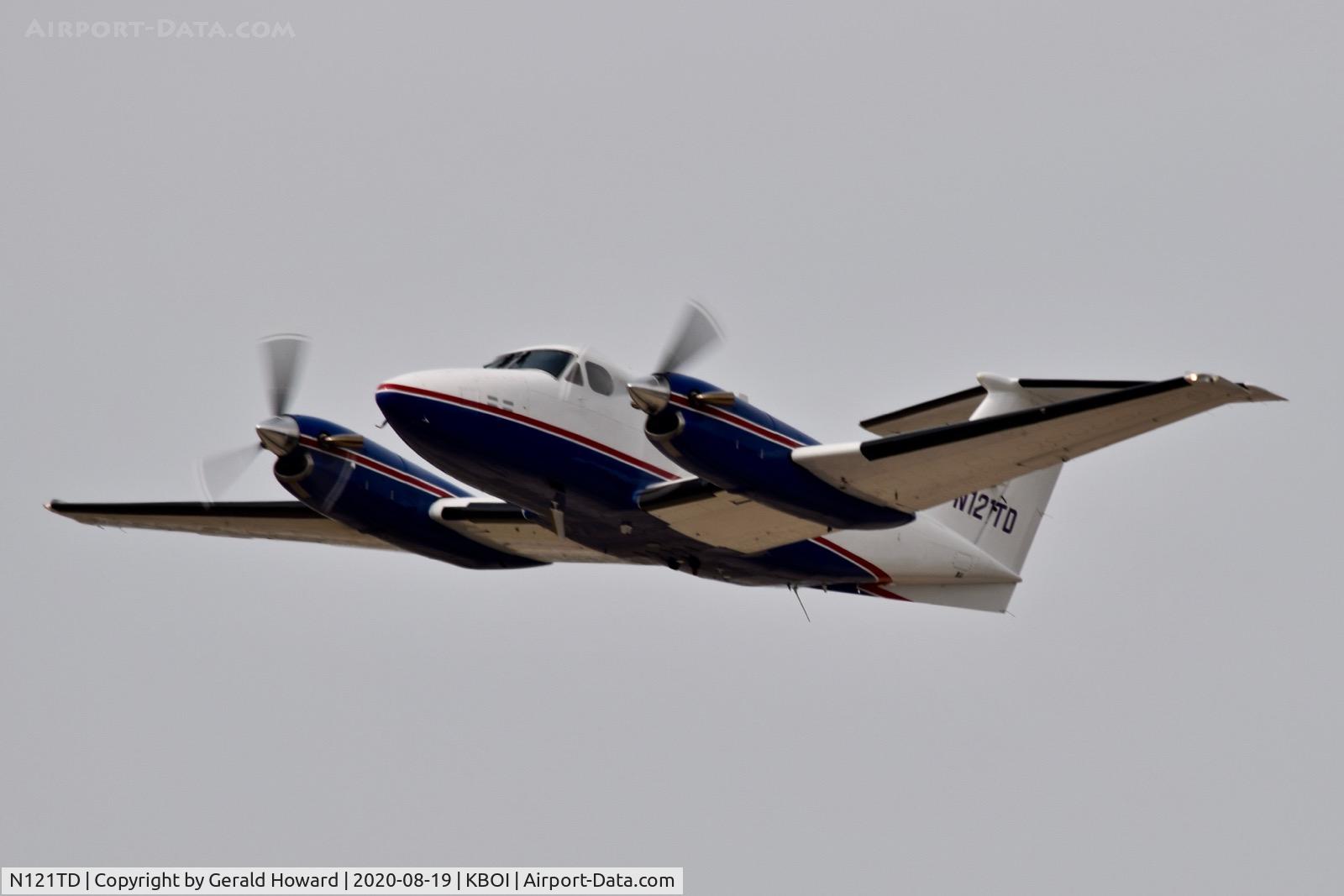 N121TD, 1979 Beech C-12C Huron C/N BC-74, Take off from 10L.