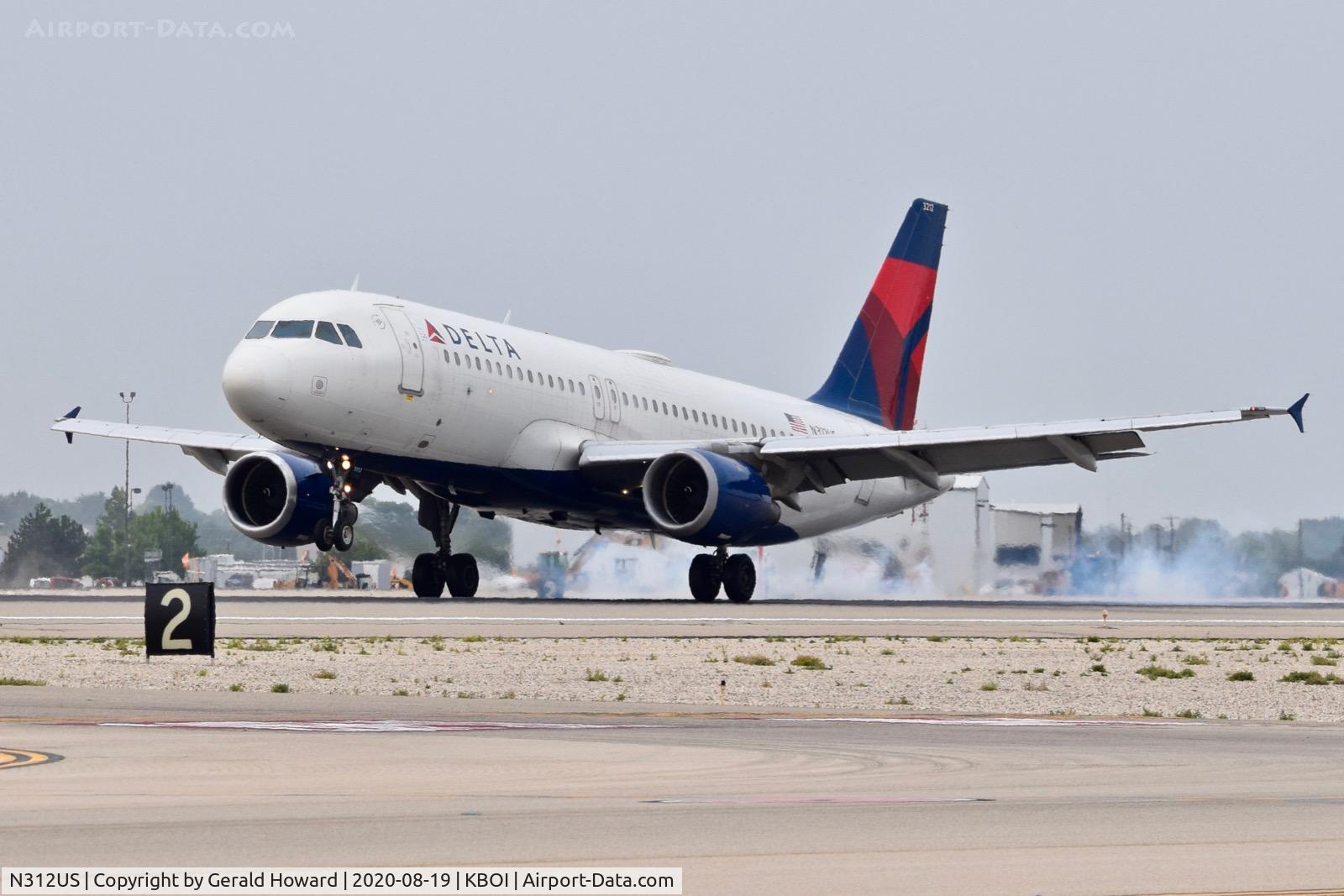 N312US, 1990 Airbus A320-211 C/N 152, Landing 10L.