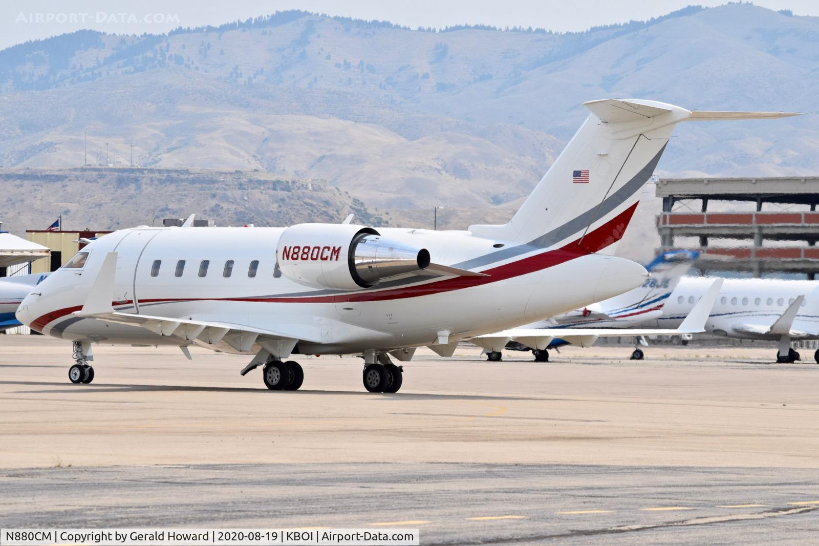 N880CM, 2006 Cessna 550 Citation Bravo C/N 550-1032, Taxiing to parking. Challenger 605.