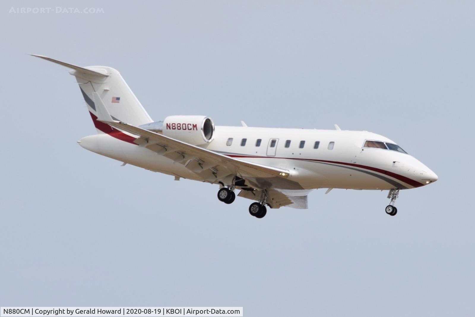 N880CM, 2009 Bombardier Challenger 605 (CL-600-2B16) C/N 5818, Landing 28R.