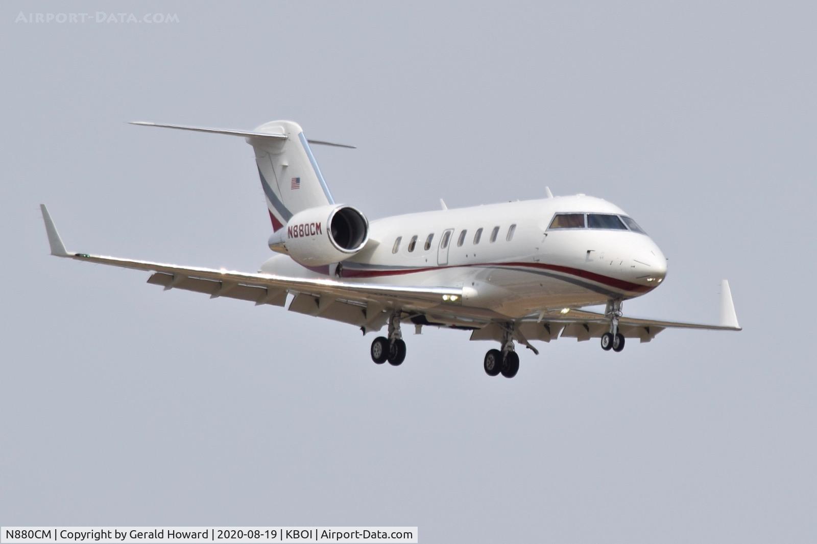 N880CM, 2009 Bombardier Challenger 605 (CL-600-2B16) C/N 5818, Landing 28R.