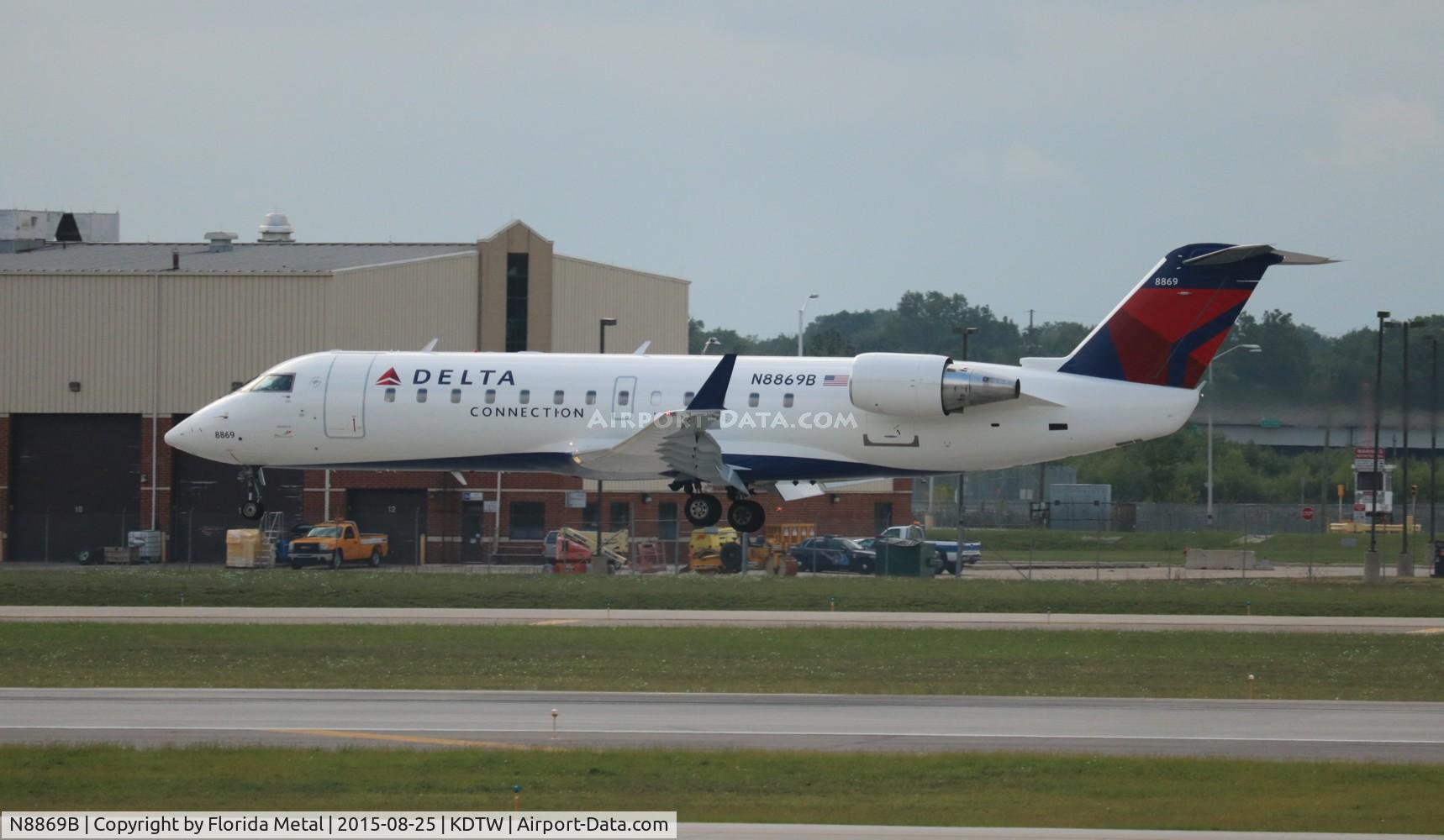 N8869B, 2003 Canadair CRJ-440 (CL-600-2B19) Regional Jet C/N 7869, Endeavor CR2