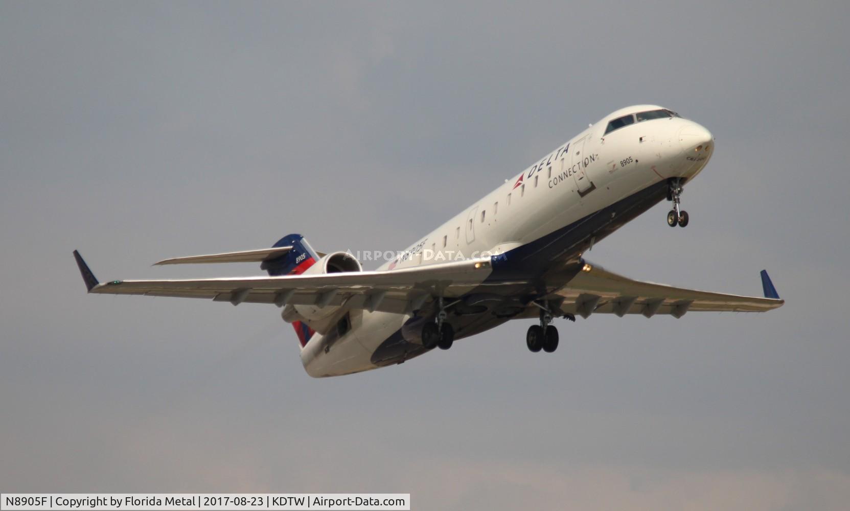 N8905F, 2004 Bombardier CRJ-200 (CL-600-2B19) C/N 7905, Endeavor CR2