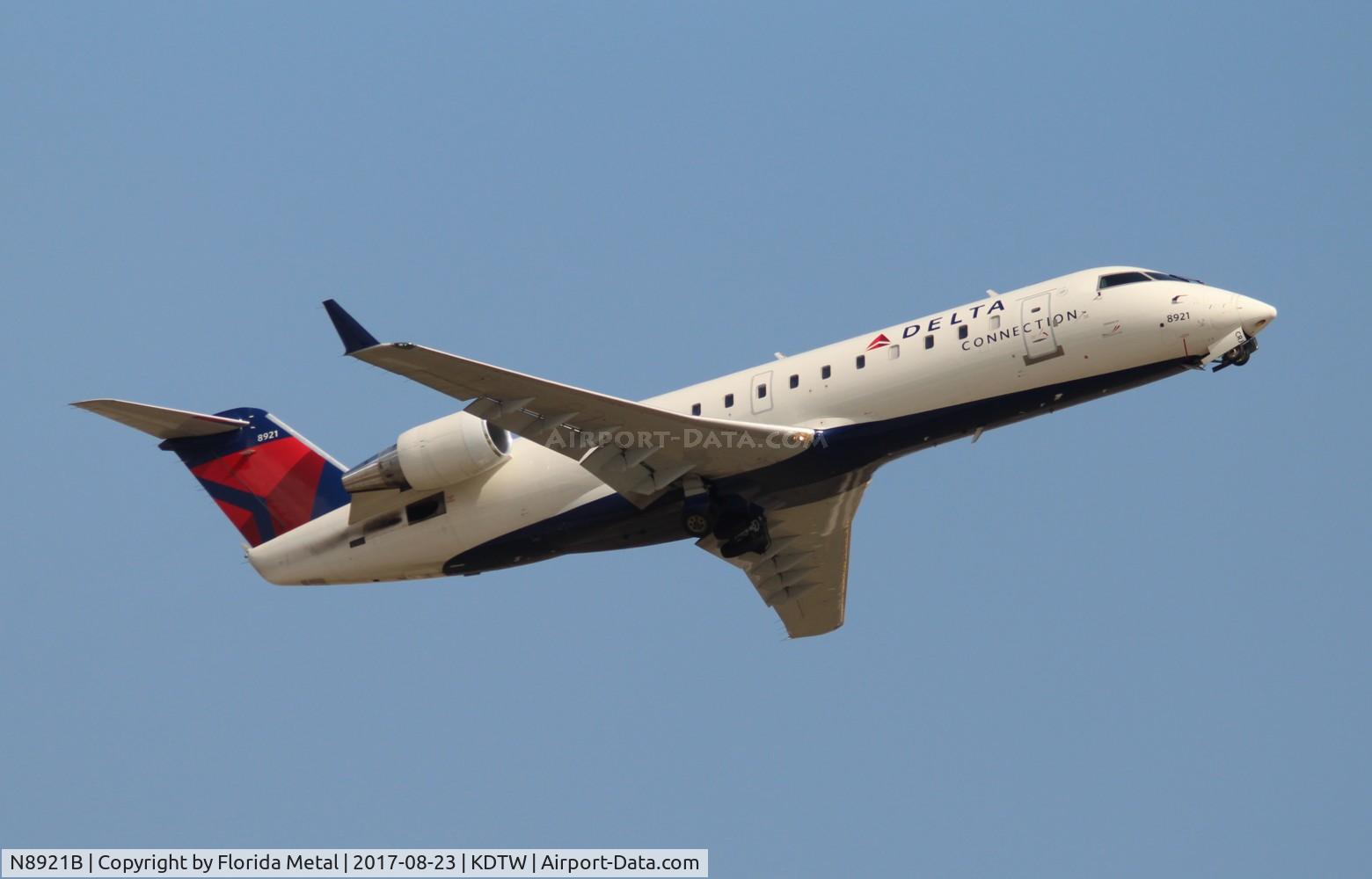 N8921B, 2004 Canadair CRJ-440 (CL-600-2B19) Regional Jet C/N 7921, Endeavor CR2