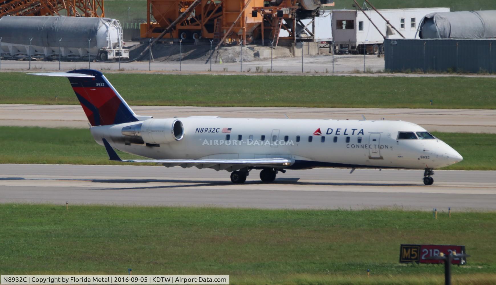 N8932C, 2004 Bombardier CRJ-200 (CL-600-2B19) C/N 7932, Endeavor CR2