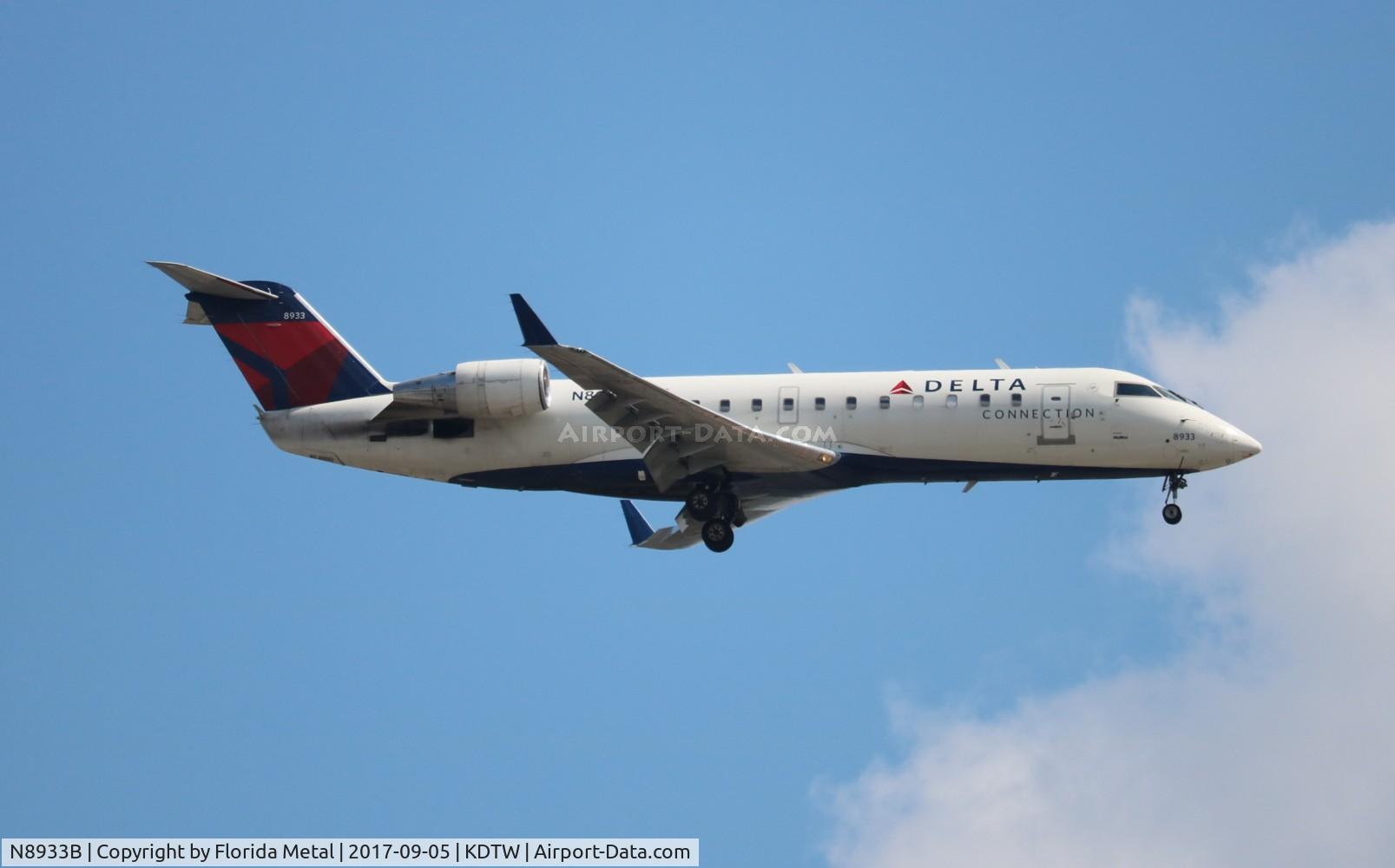 N8933B, 2004 Bombardier CRJ-200 (CL-600-2B19) C/N 7933, Endeavor CR2