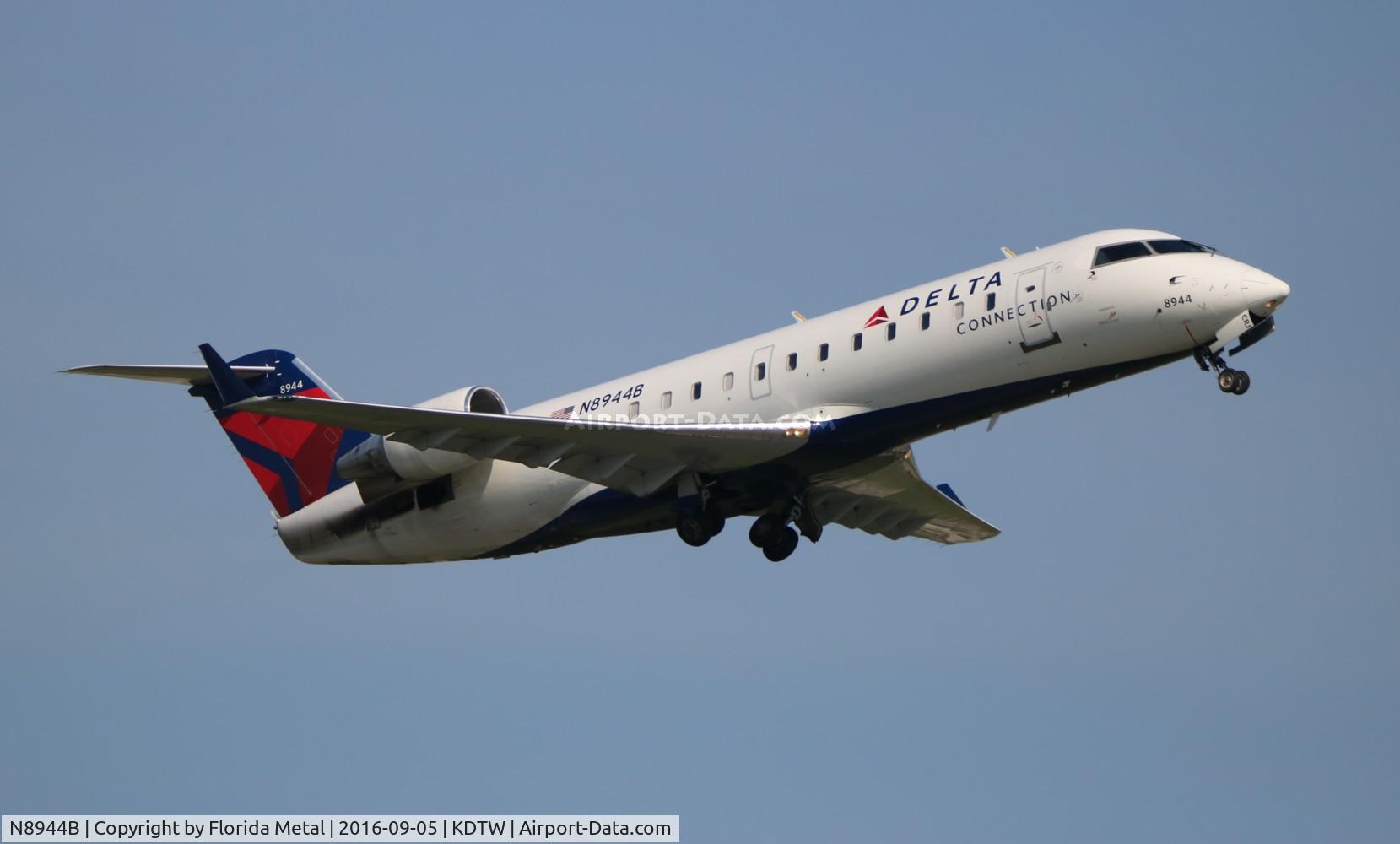 N8944B, 2004 Canadair CRJ-200 (CL-600-2B19) C/N 7944, Endeavor CR2