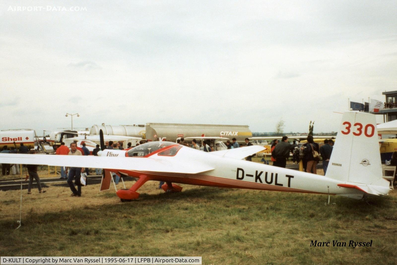 D-KULT, 1995 Aerotechnik L-13SDM Vivat C/N 950608, At Paris Airshow 1995.