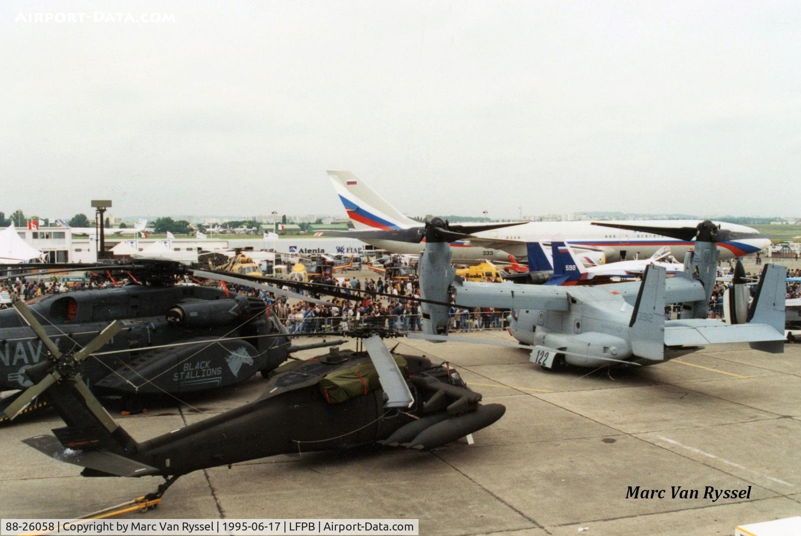 88-26058, 1988 Sikorsky UH-60A Black Hawk C/N 70-1275, Static display at Paris Airshow 1995.