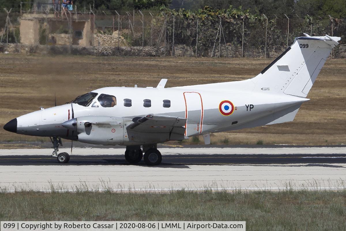 099, Embraer EMB-121AA Xingu C/N 121-099, Runway 31 Backtrack
