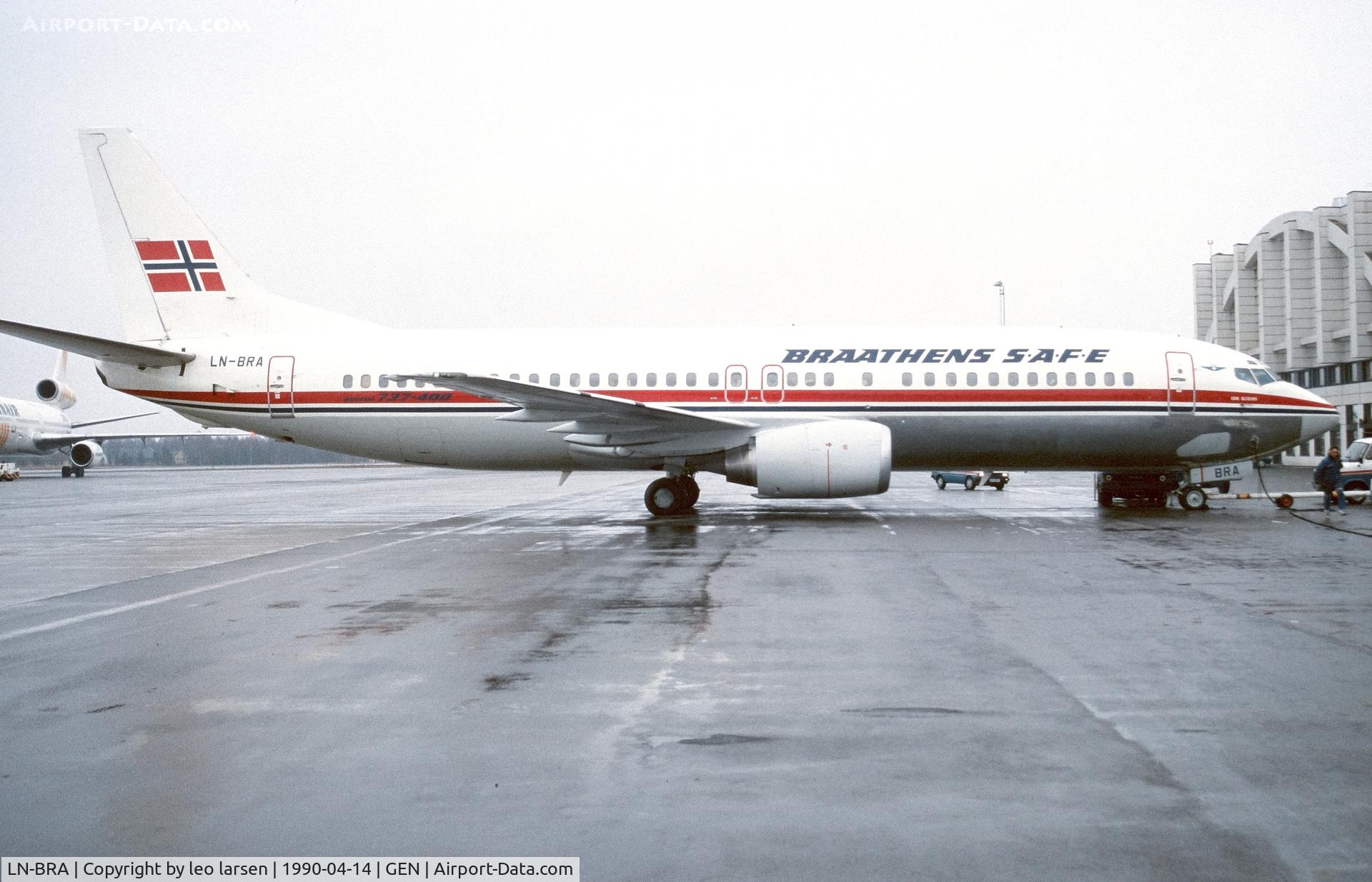 LN-BRA, 1989 Boeing 737-405 C/N 24270, Oslo Gardermoen 14.4.1990