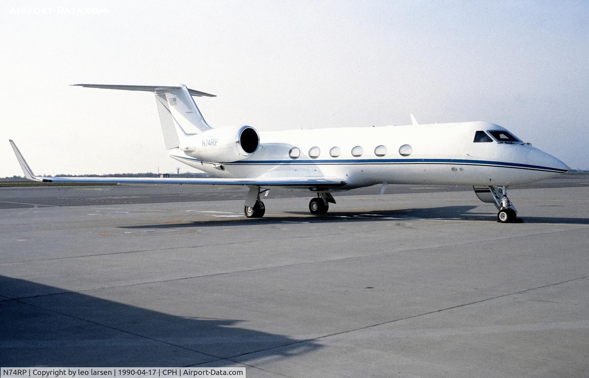 N74RP, 1987 Gulfstream Aerospace G-IV C/N 1040, Copenhagen 17.4.1990