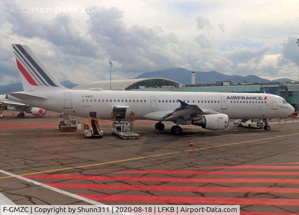 F-GMZC, 1995 Airbus A321-111 C/N 521, Parked at the Terminal... 'Nantes' named