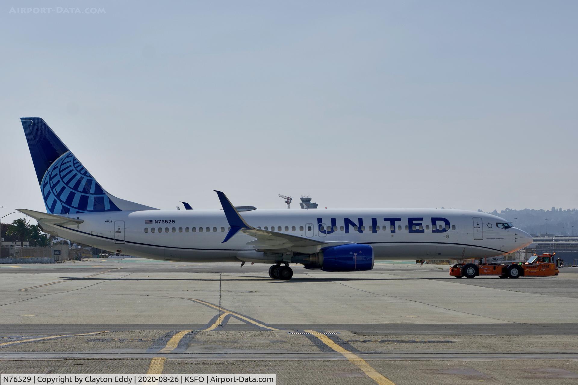 N76529, 2010 Boeing 737-824 C/N 31652, SFO 2020.