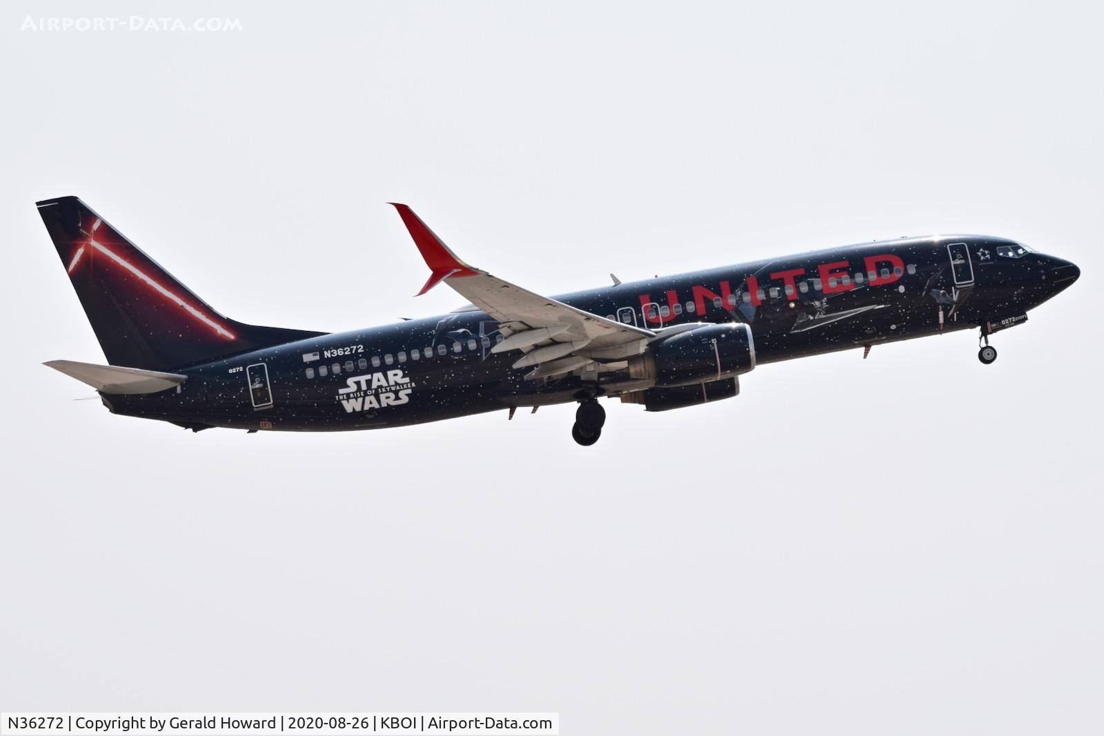 N36272, 2001 Boeing 737-824 C/N 31590, Departing BOI.