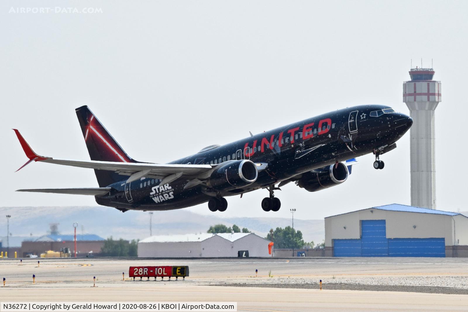 N36272, 2001 Boeing 737-824 C/N 31590, Take off from 28R.
