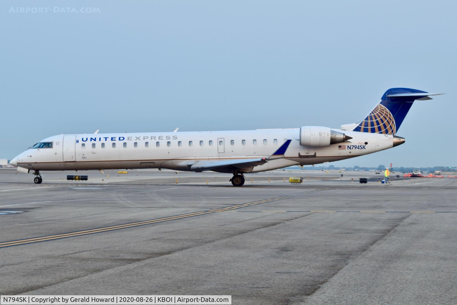 N794SK, 2010 Bombardier CRJ-702ER (CL-600-2C10) Regional Jet C/N 10298, Taxi from the gate.