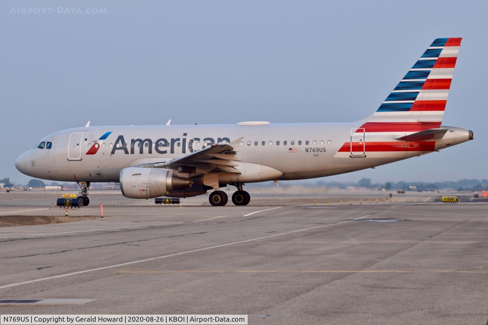 N769US, 2000 Airbus A319-112 C/N 1391, Taxi from the gate.