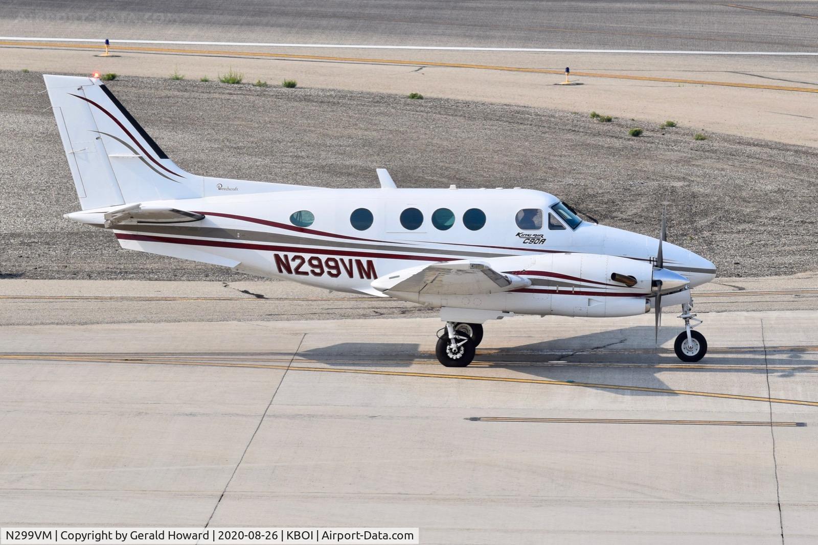 N299VM, 1986 Beech C90 C/N LJ-1125, Taxiing on Alpha.