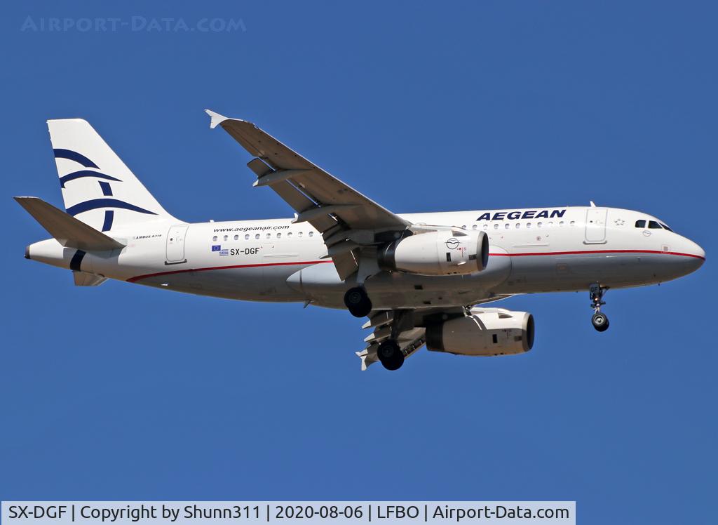 SX-DGF, 2005 Airbus A319-132 C/N 2468, Landing rwy 14L