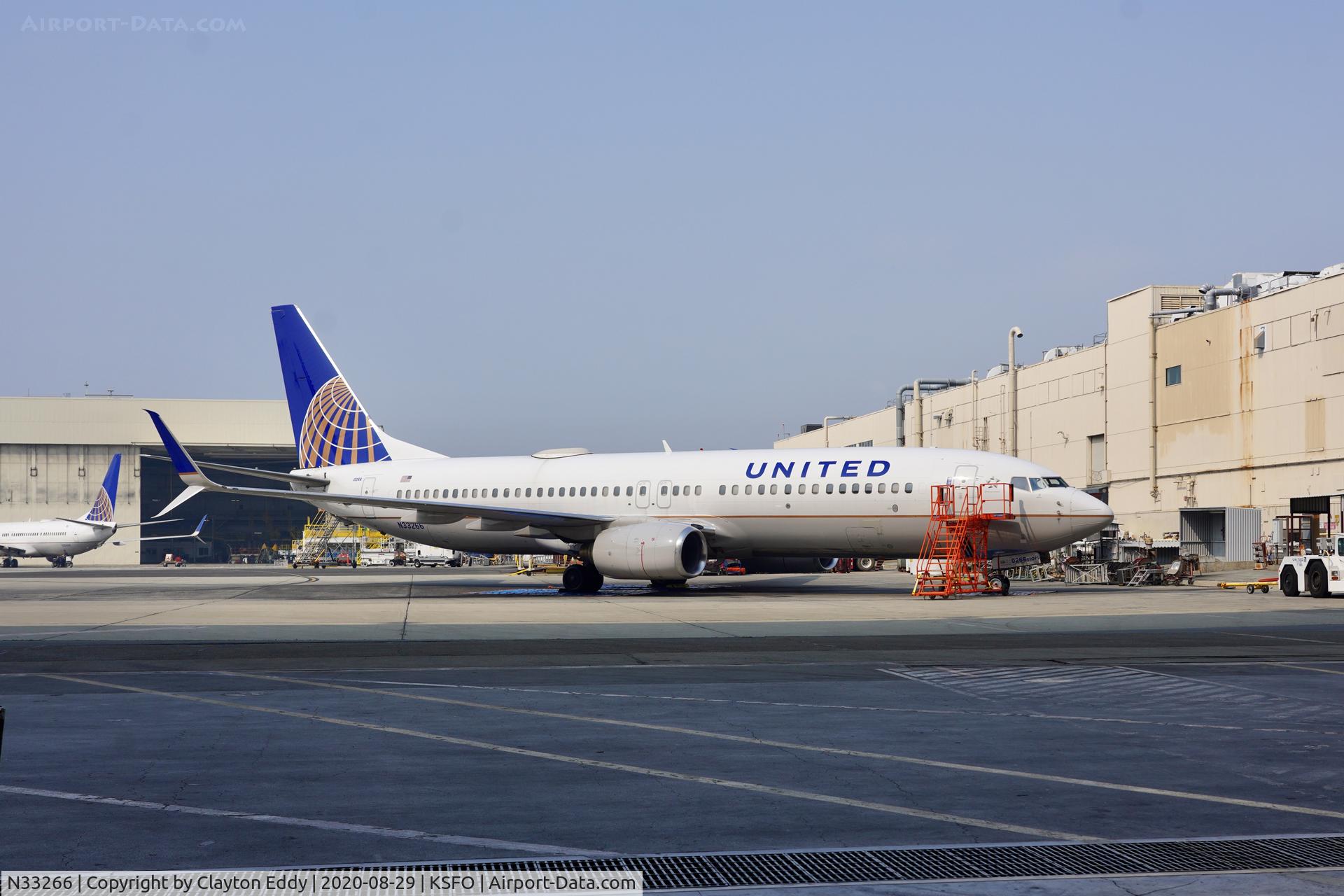 N33266, 2001 Boeing 737-824 C/N 32403, SFO 2020.