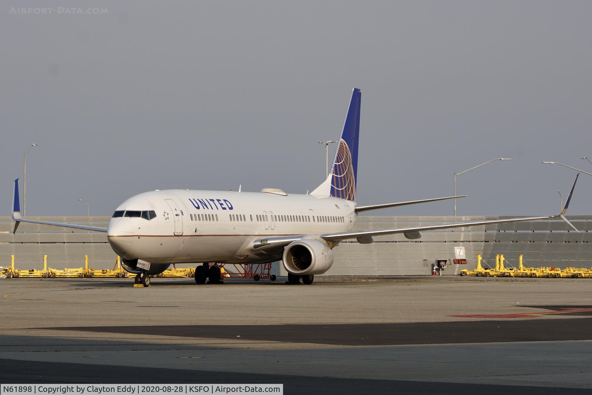 N61898, 2016 Boeing 737-900/ER C/N 62815, SFO 2020.