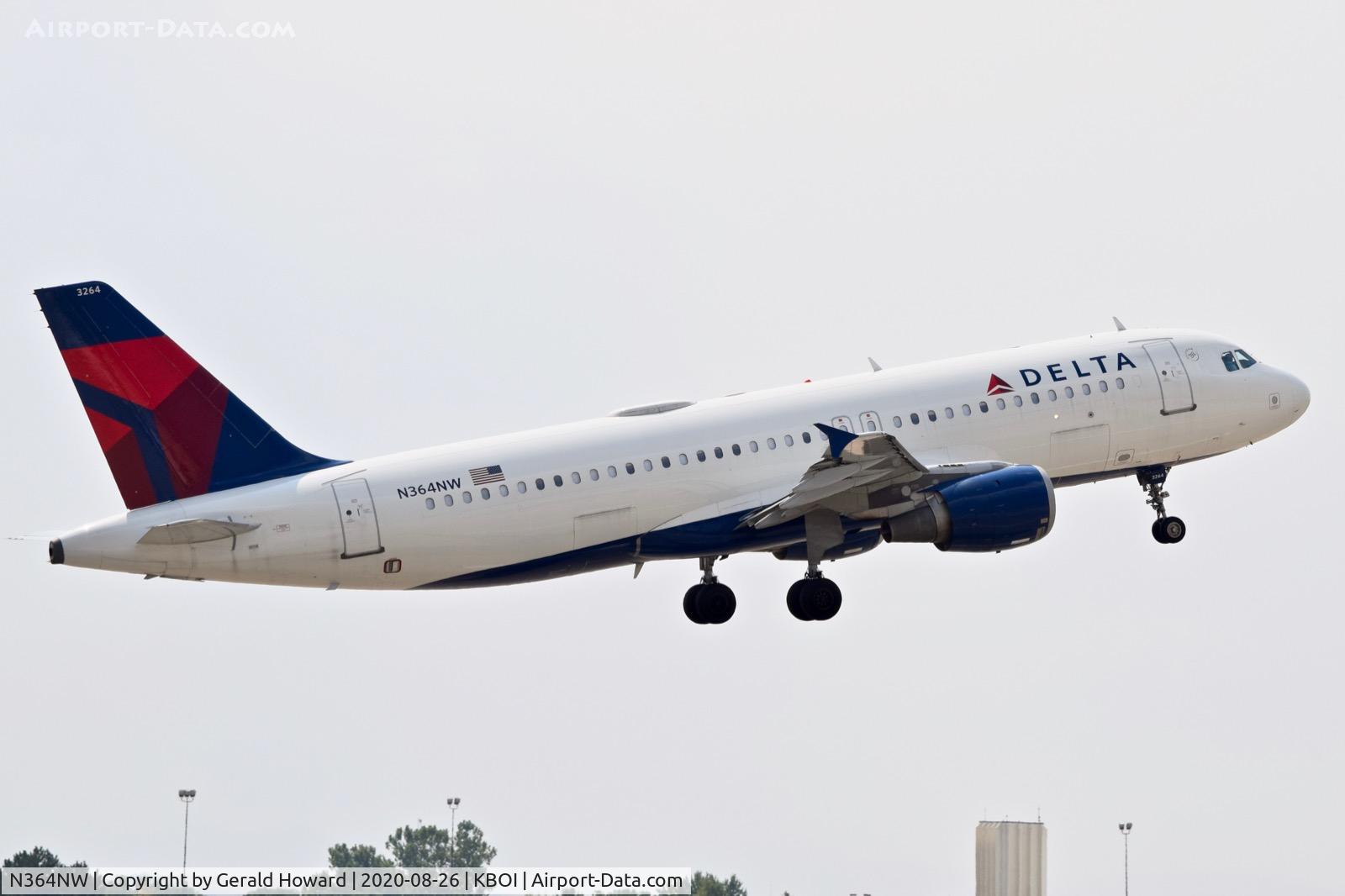 N364NW, 1999 Airbus A320-212 C/N 0962, Climb out from 28R.
