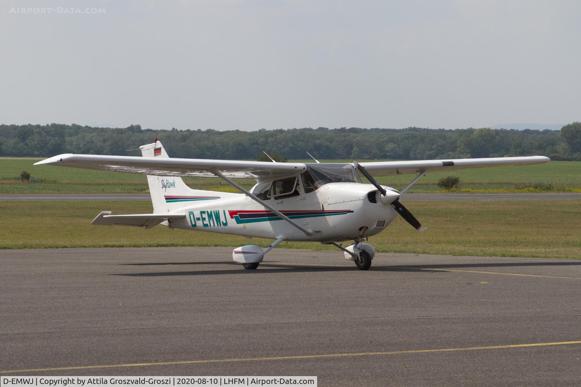 D-EMWJ, 2001 Cessna 172R C/N 17280986, LHFM - Fertöszentmiklós, MEIDL Airport, Hungary