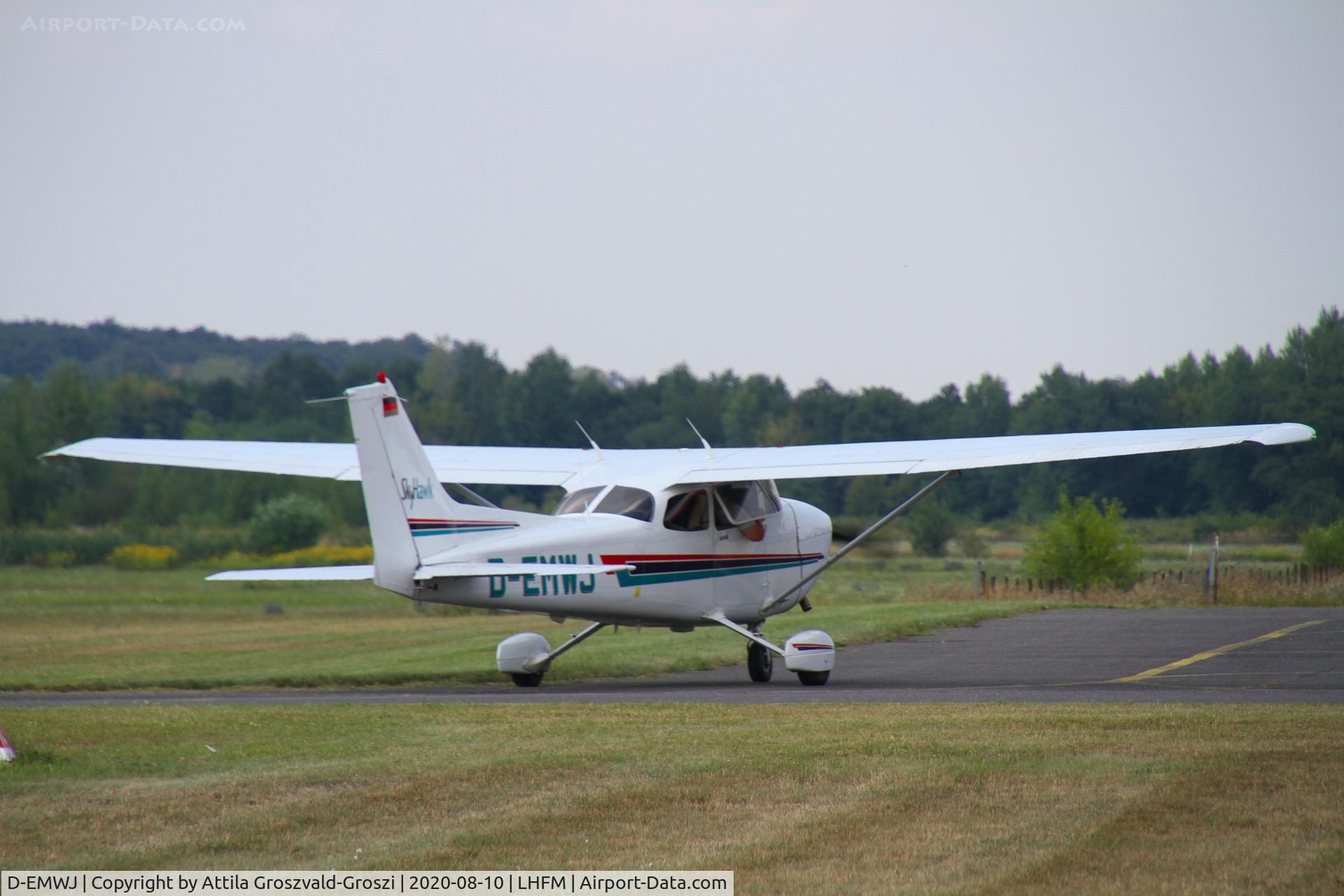 D-EMWJ, 2001 Cessna 172R C/N 17280986, LHFM - Fertöszentmiklós, MEIDL Airport, Hungary