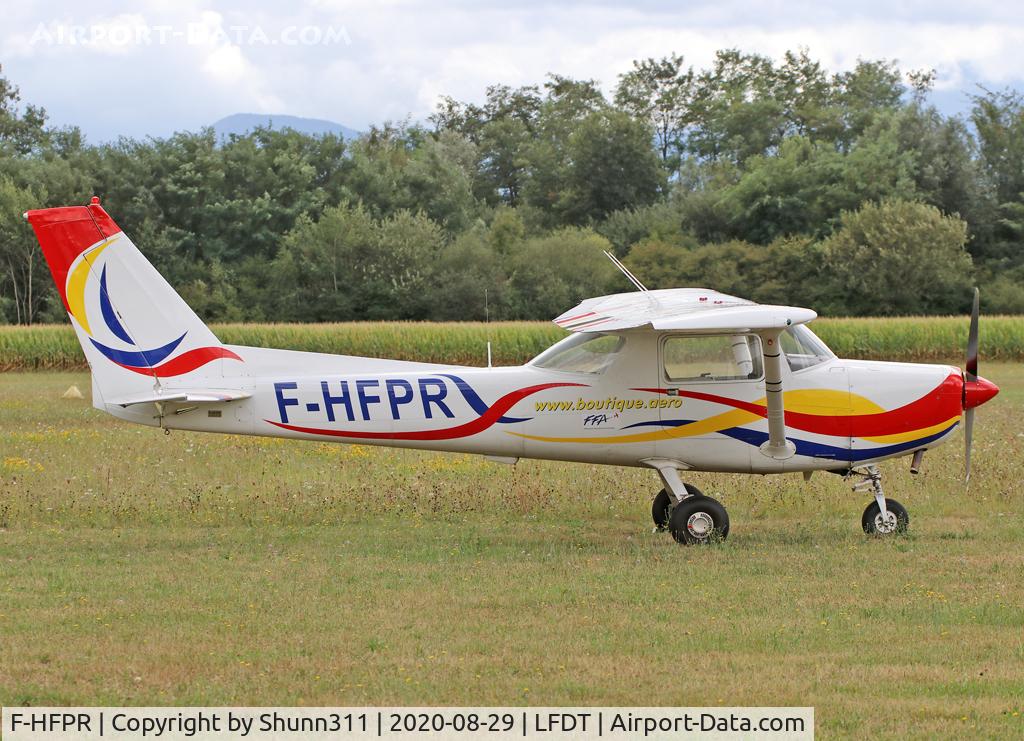 F-HFPR, Reims F152 C/N 1701, Parked in the grass...