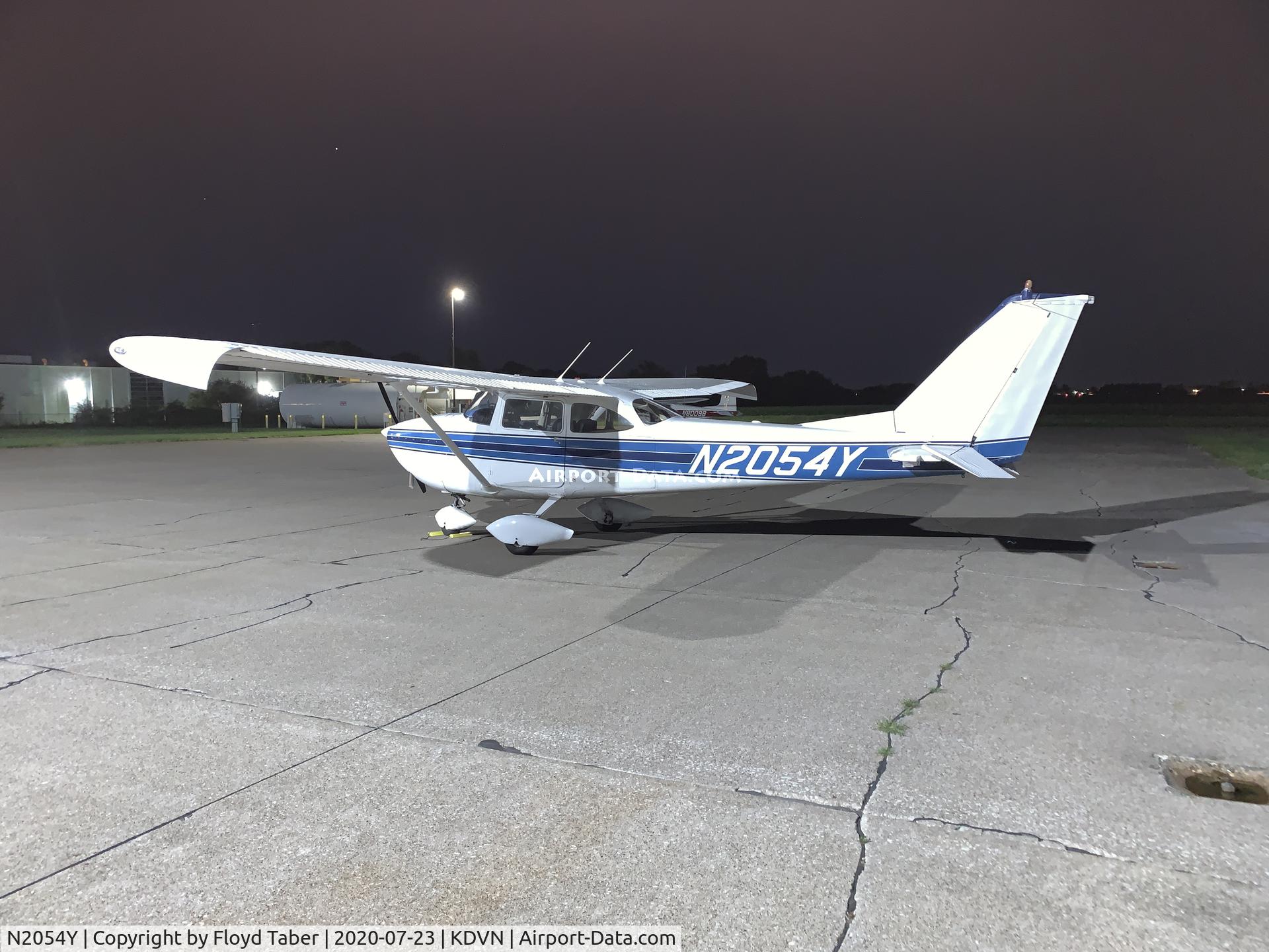 N2054Y, 1962 Cessna 172D C/N 17249554, At the General Aviation Ramp