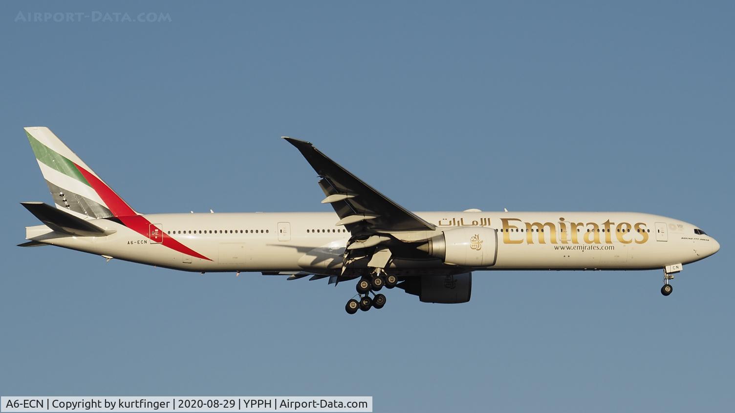 A6-ECN, 2009 Boeing 777-36N/ER C/N 37705, Boeing 777-36NER cn 37705 ln761. Emirates A6-ECN final rwy 21 YPPH 29 August 2020