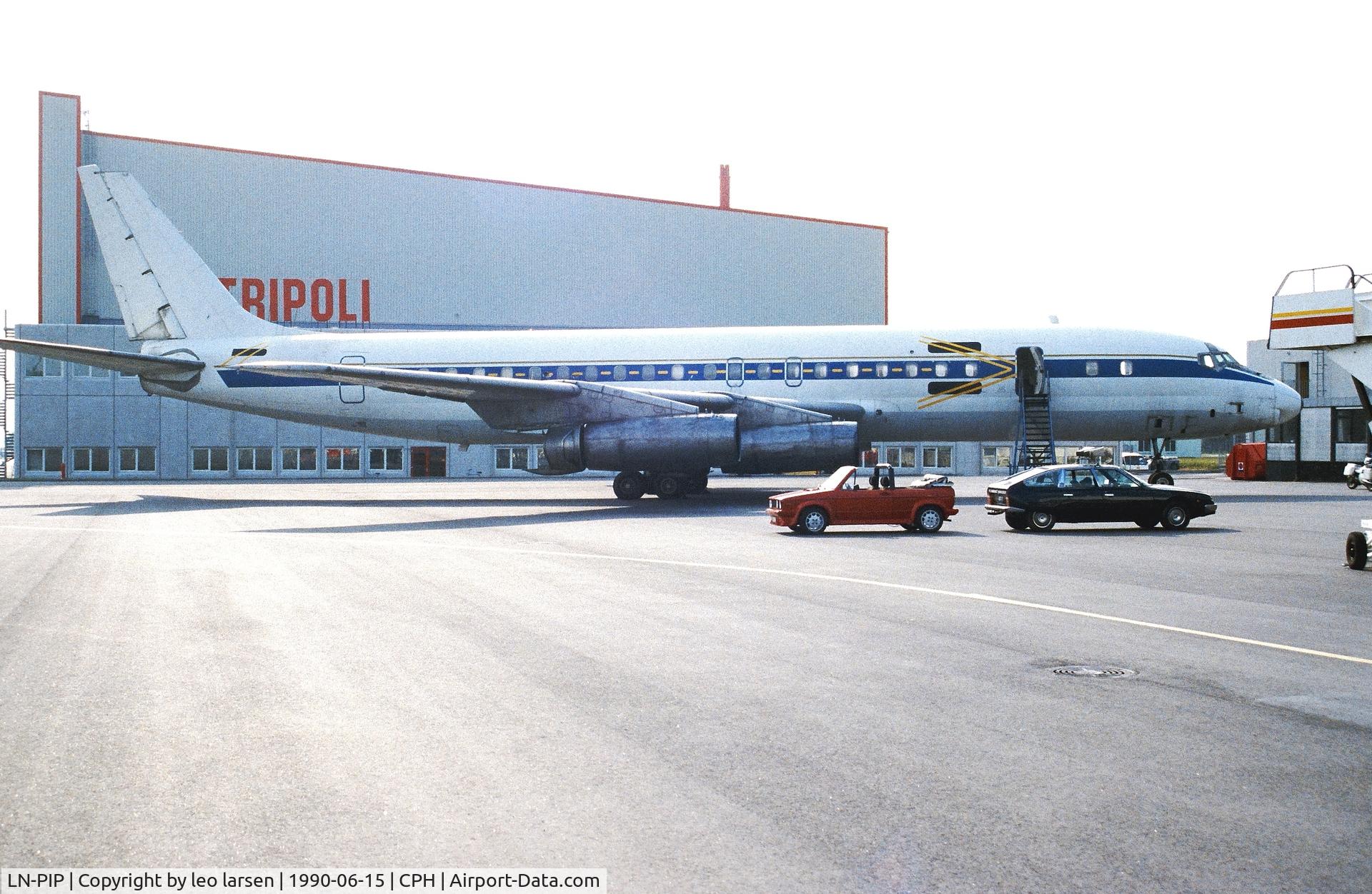 LN-PIP, 1959 Douglas DC-8-33 C/N 45256, Copenhagen 15.6.1990.LN-PIP Statist in a film