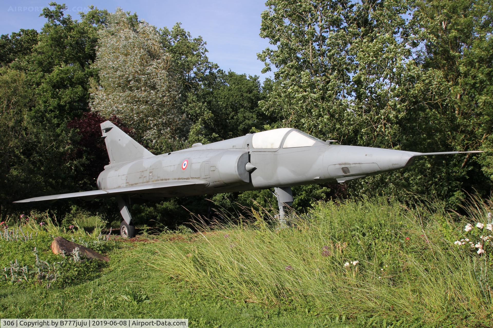 306, Dassault Mirage IIIR C/N 306, at Buc