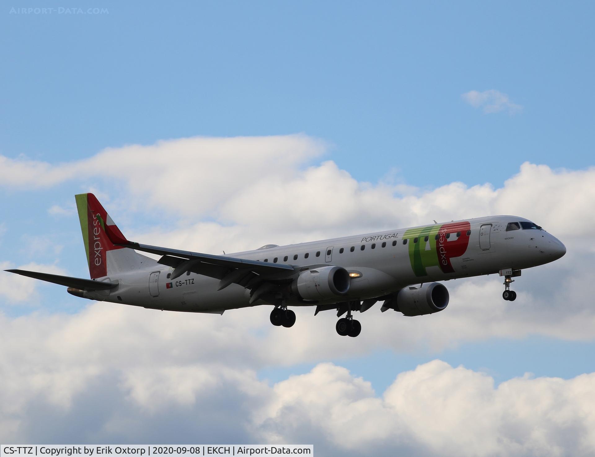 CS-TTZ, 2013 Embraer 195AR (ERJ-190-200IGW) C/N 19000628, CS-TTZ landing rw 0R