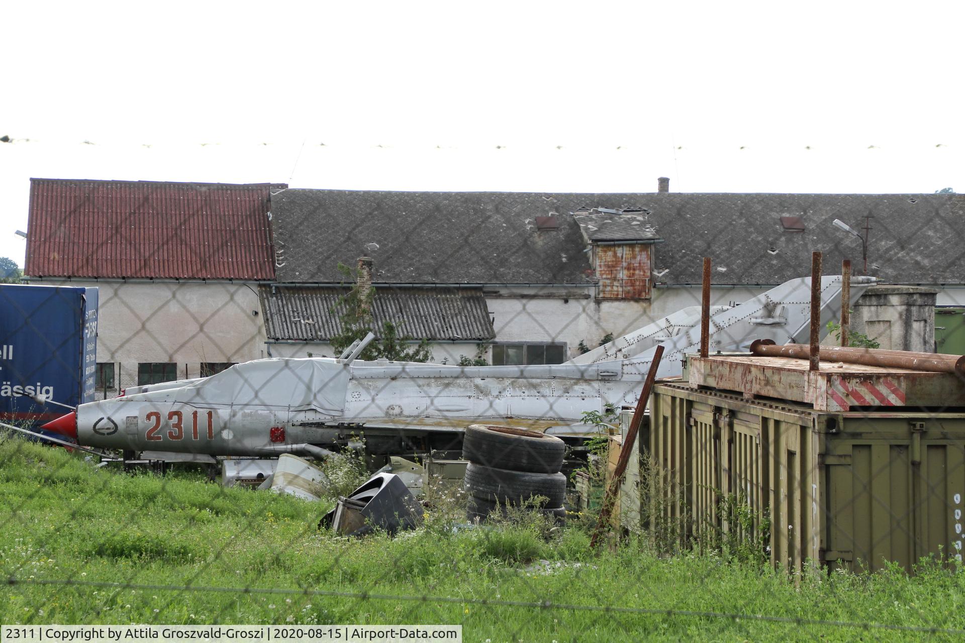 2311, 1962 Mikoyan-Gurevich MiG-21F-13 C/N 742311, Kövesgyürpuszta oder depots, hungary