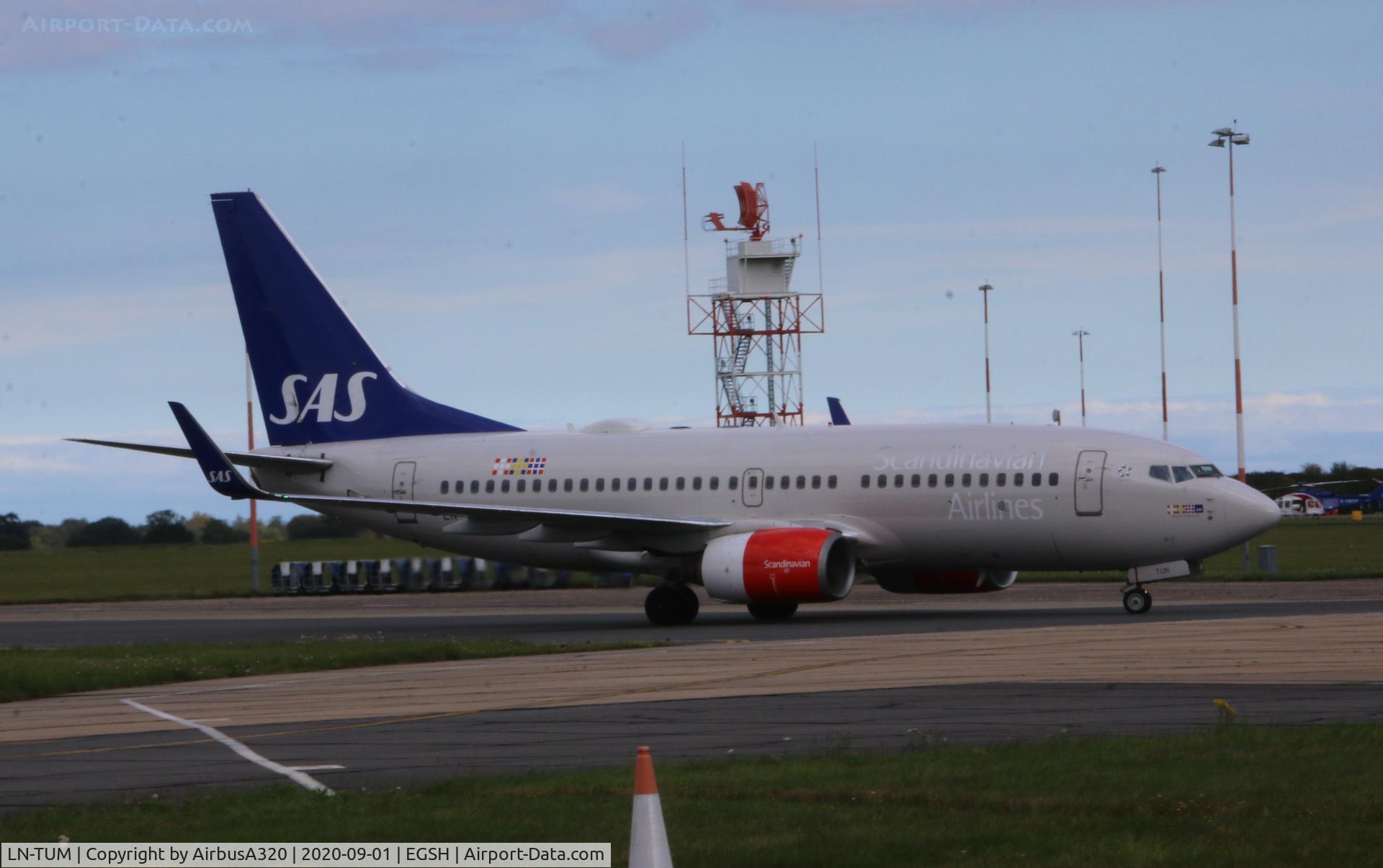 LN-TUM, 2002 Boeing 737-705 C/N 29098, Arriving at Norwich