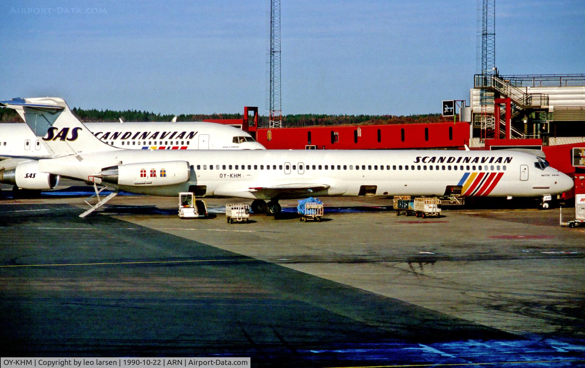 OY-KHM, 1990 McDonnell Douglas MD-82 (DC-9-82) C/N 49914, Arlanda 22.10.1990